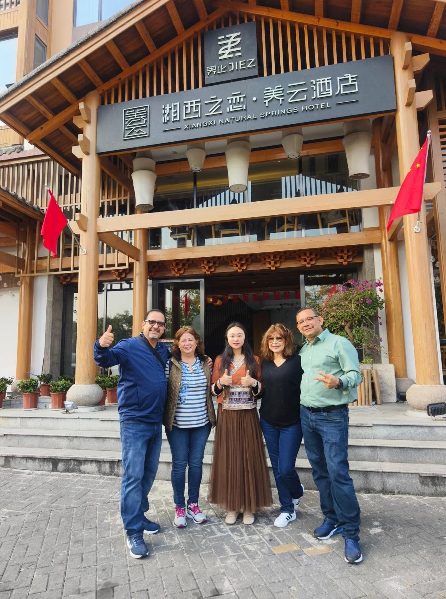 Xiangxi'S Love - Yangyun Hotel จางเจียเจี้ย ภายนอก รูปภาพ